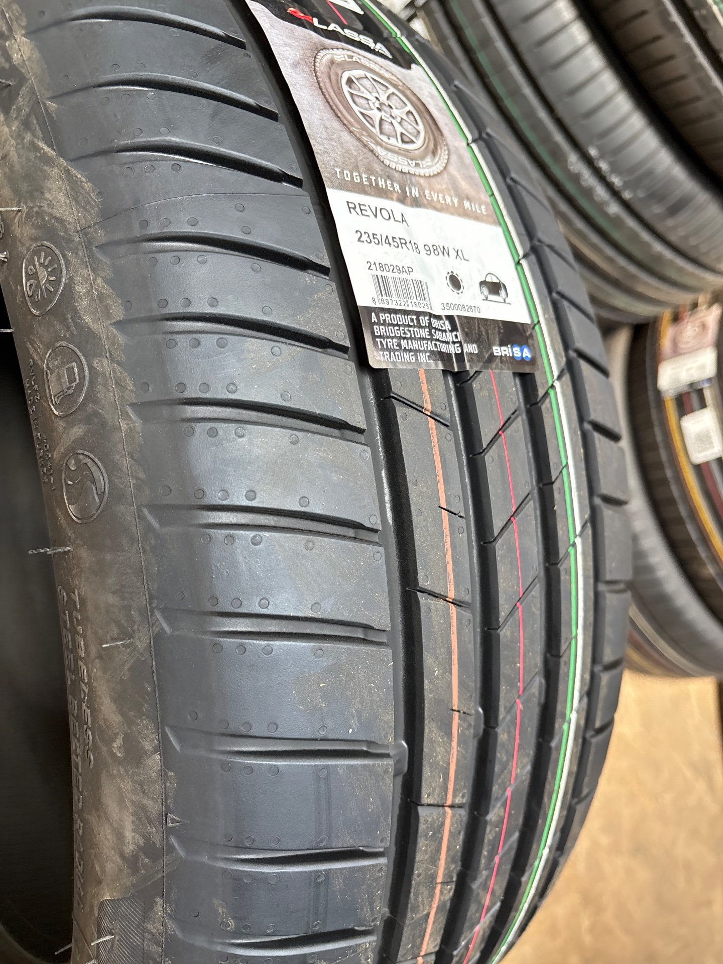 LASSA 235/45/18 98W REVOLA XL