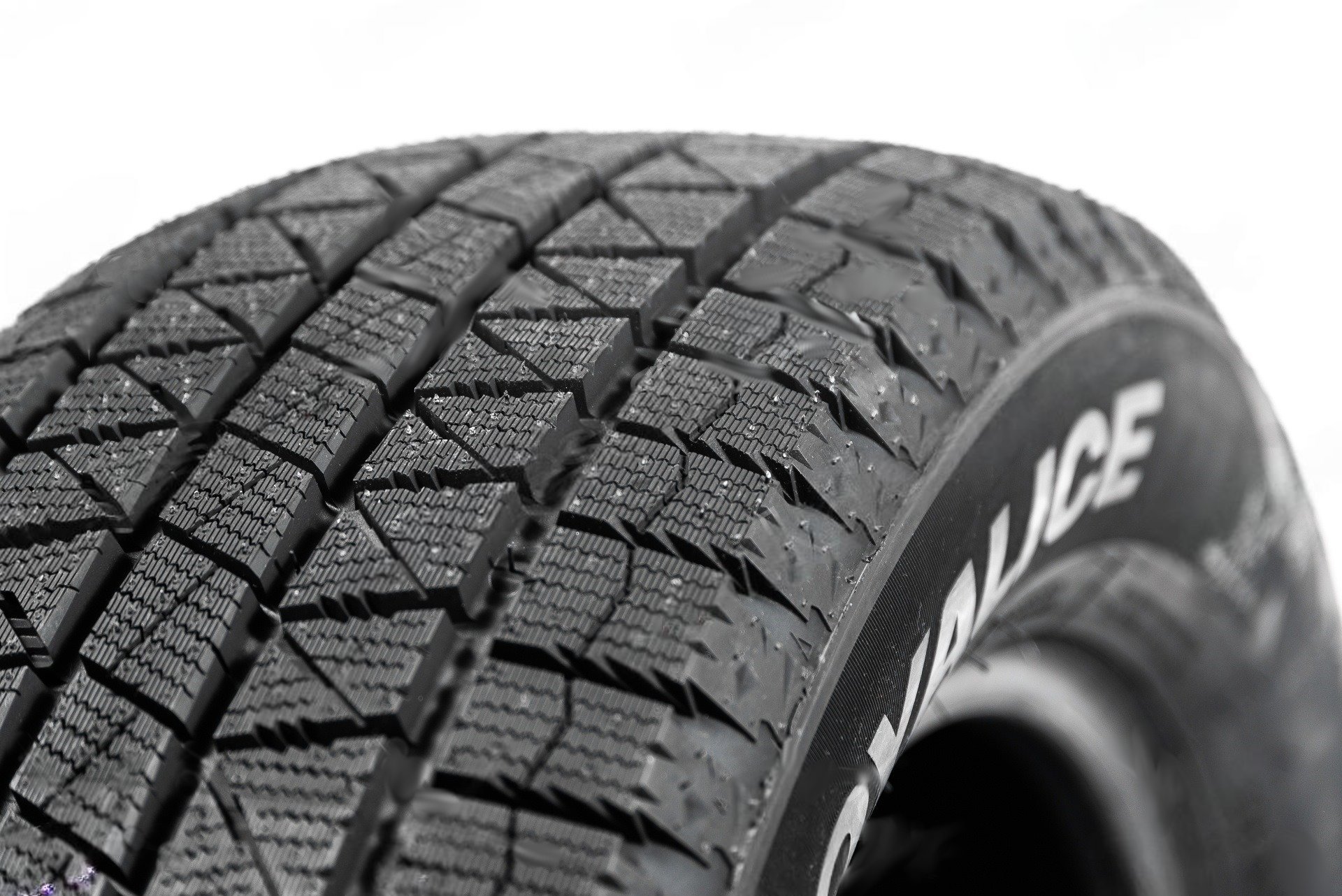 Royal Black 185/60/14 82S Royal Ice