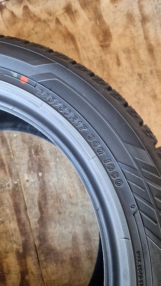 YOKOHAMA 225/50/17 94Q Ice Guard IG60