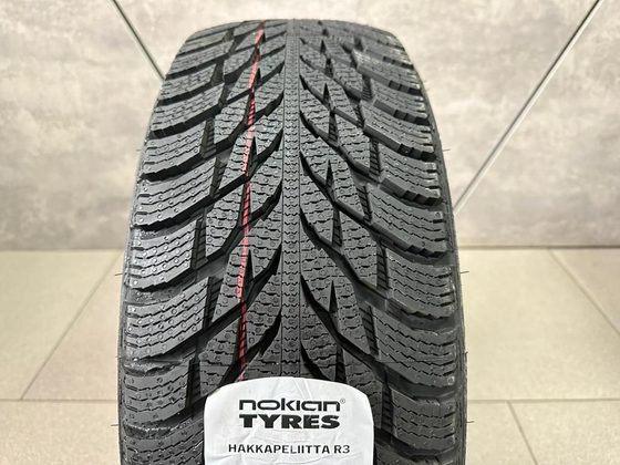 Nokian Tyres 215/55/17 98R Hakkapeliitta R3 XL