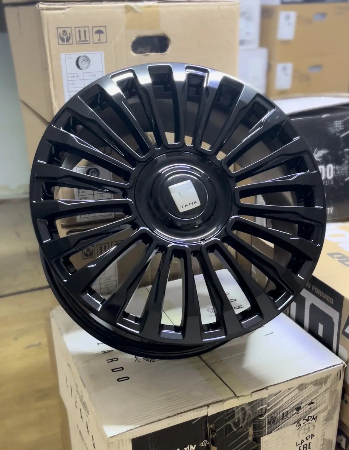 LIZARDO XH593 8.5*20 6/139.7 ET35 d100.1 BLACK(TANK 500 300)