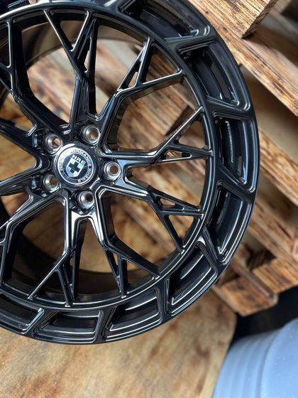 Stuttgart 9.0*20 5/114.3 ET30 d67.1CW-004 Gloss Black