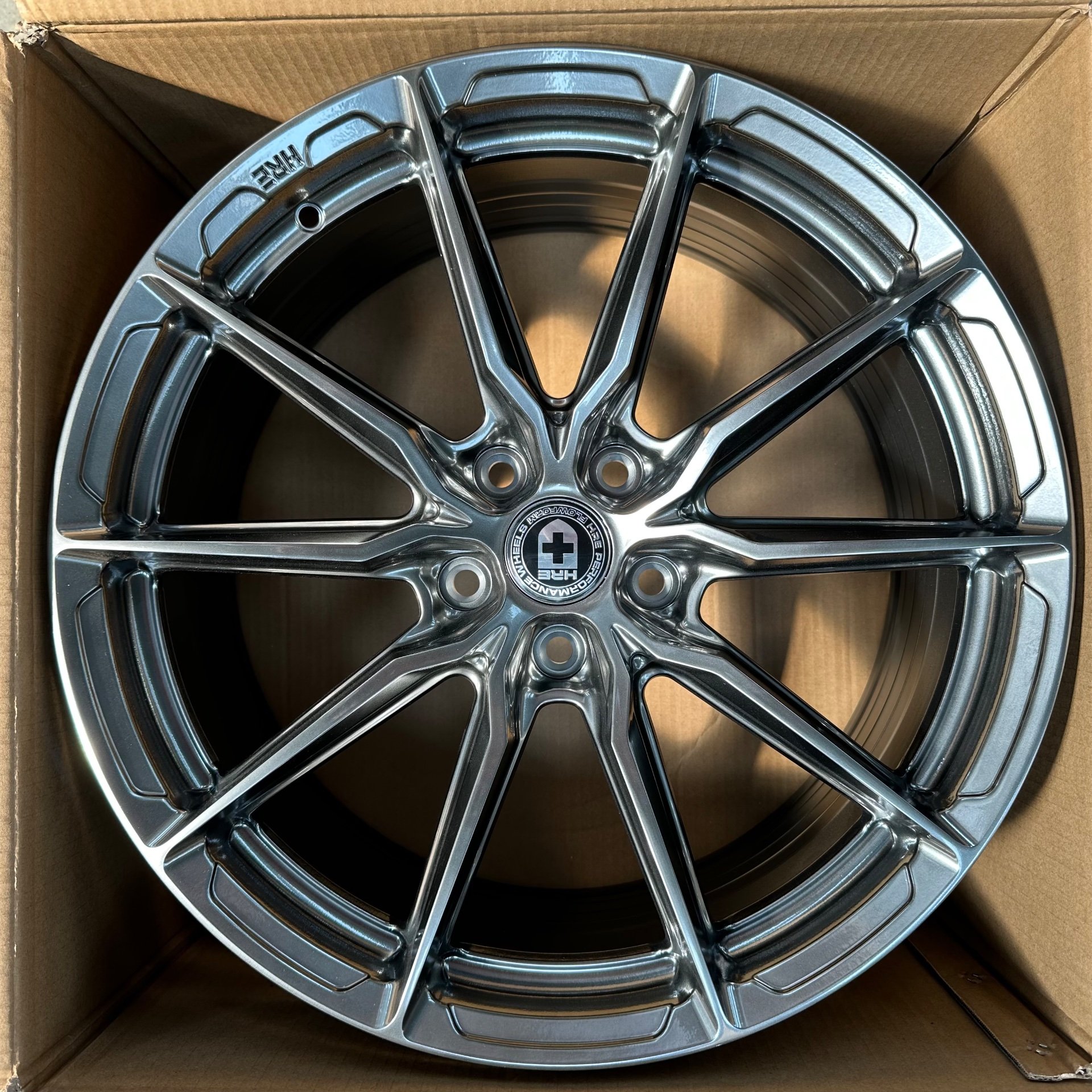 Stuttgart 8.5*19 5/114.3 ET38 d67.0 ANZ-0300 HB